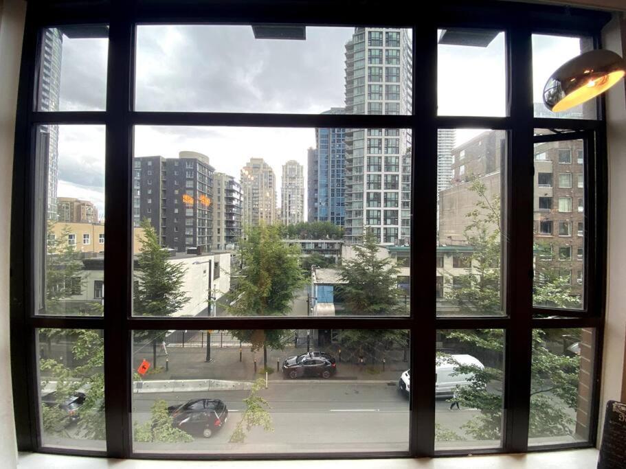 Entire Condo In Heart Of Downtown Vancouver Esterno foto