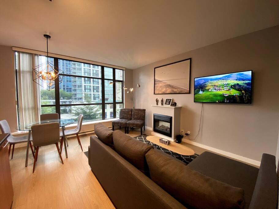 Entire Condo In Heart Of Downtown Vancouver Esterno foto