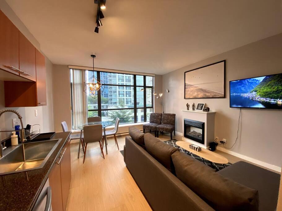 Entire Condo In Heart Of Downtown Vancouver Esterno foto