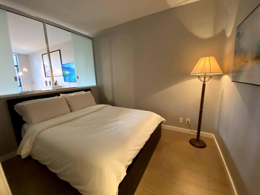 Entire Condo In Heart Of Downtown Vancouver Esterno foto