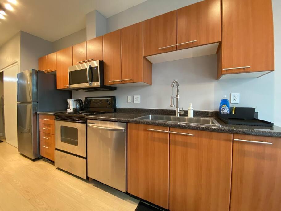 Entire Condo In Heart Of Downtown Vancouver Esterno foto
