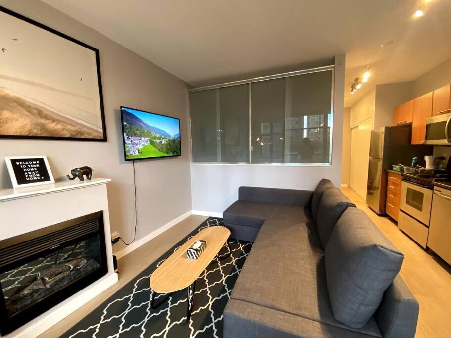 Entire Condo In Heart Of Downtown Vancouver Esterno foto