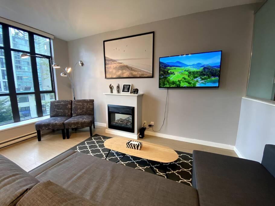 Entire Condo In Heart Of Downtown Vancouver Esterno foto